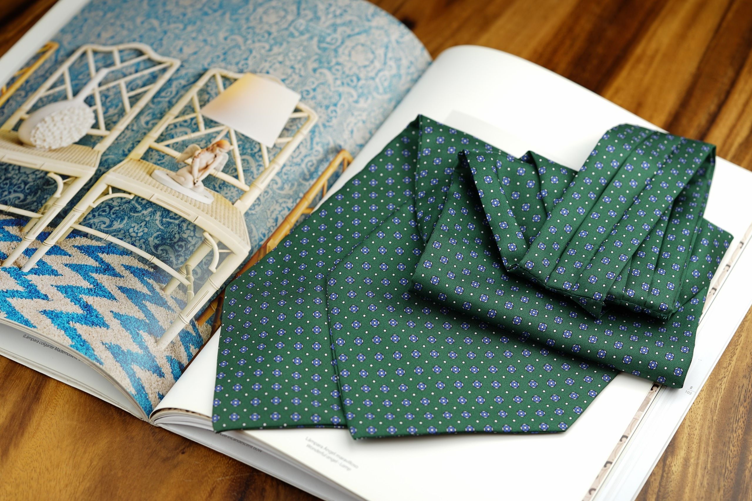 Green Pattern Silk Ascot