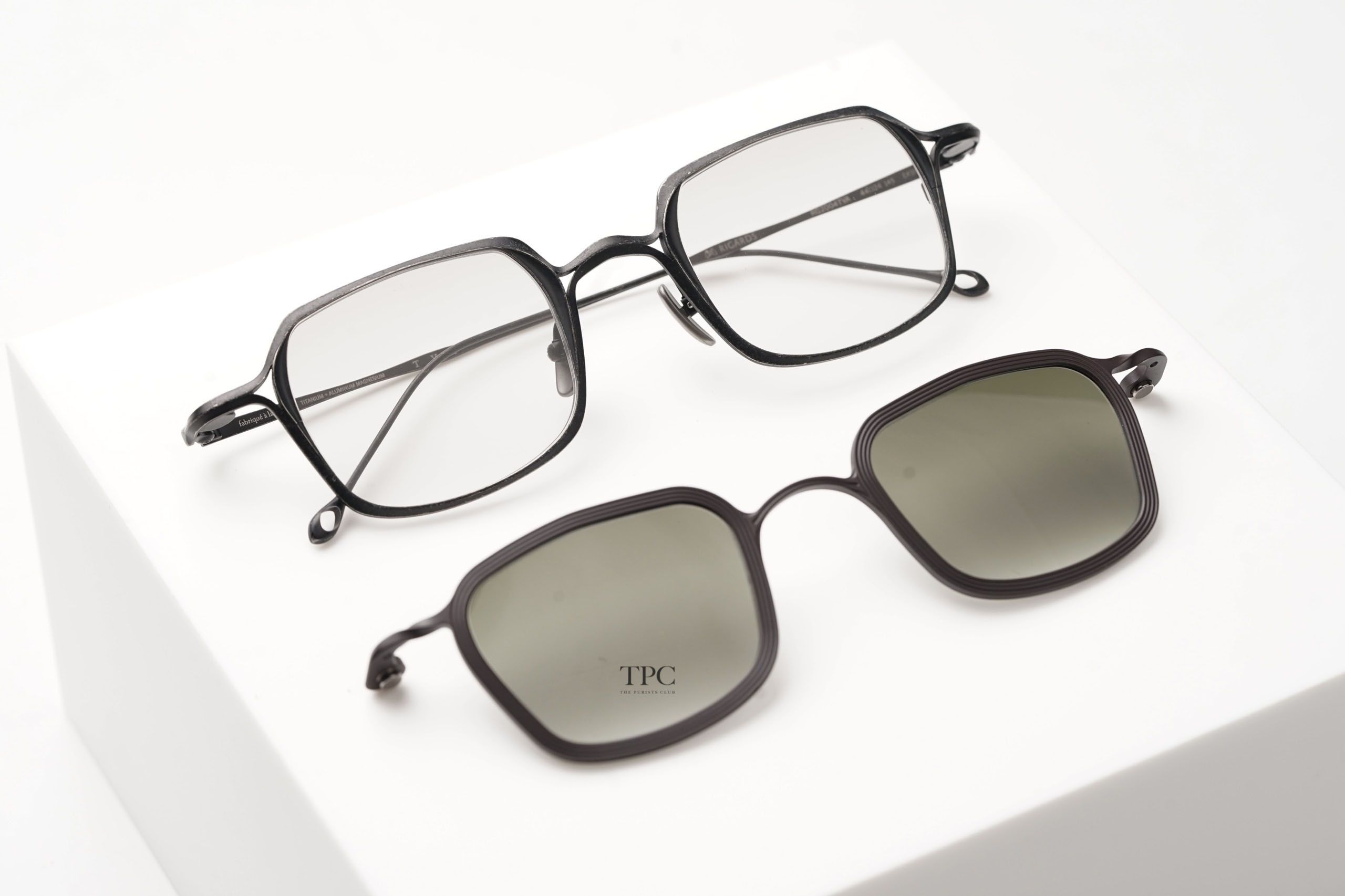 RG2004TVA x ANTIQUE BLACK/L.GRAY+GREEN GR