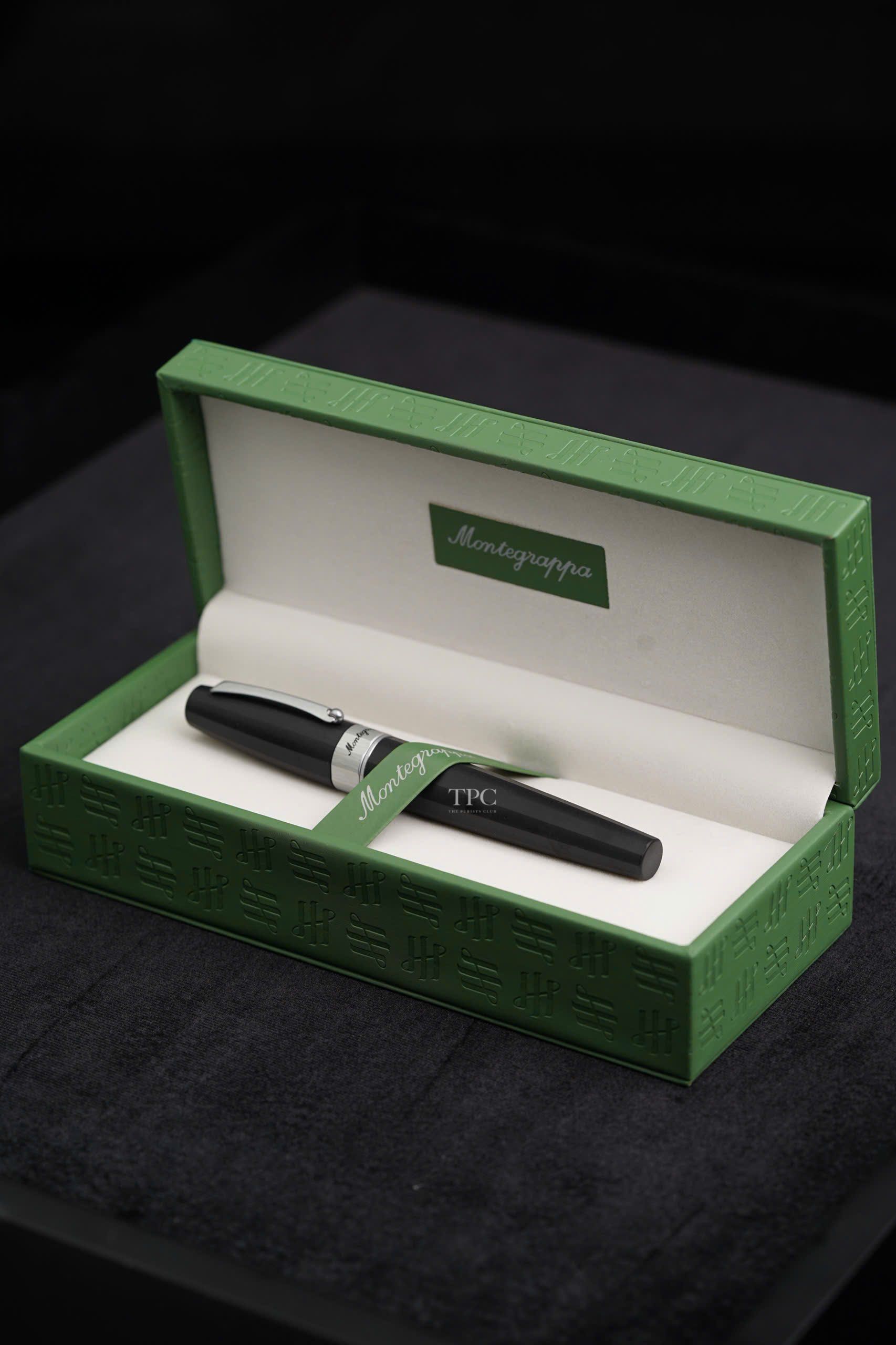 Magnifica - Fountain Pen / Black Inox