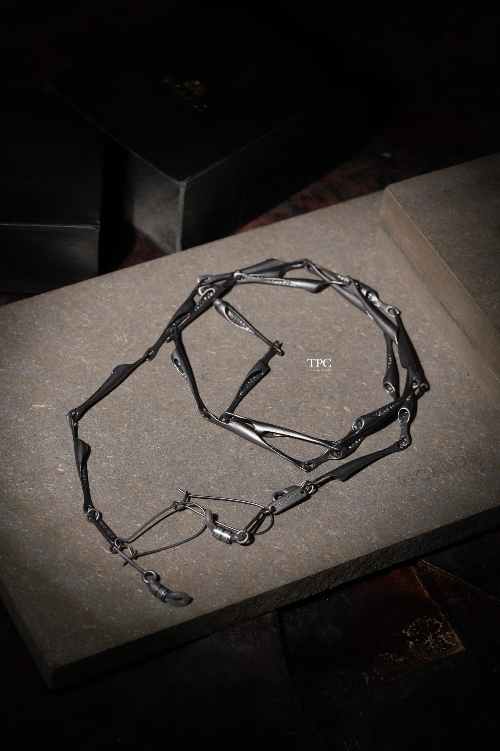 AT048ZC x EYEWEAR CHAIN IN GRAY PATINA COPPER