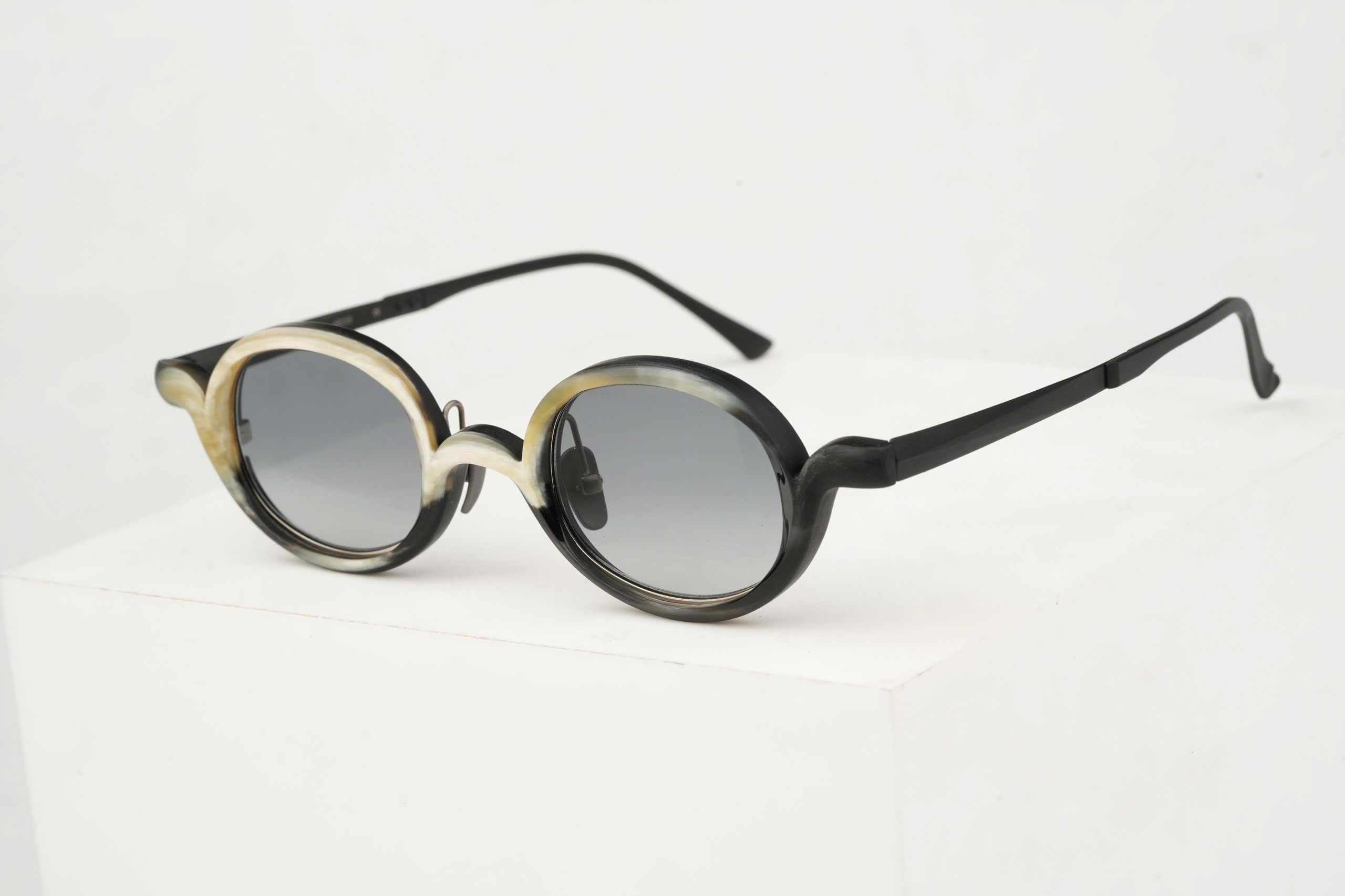 RG1071 x BLACK&WHITE/SUN