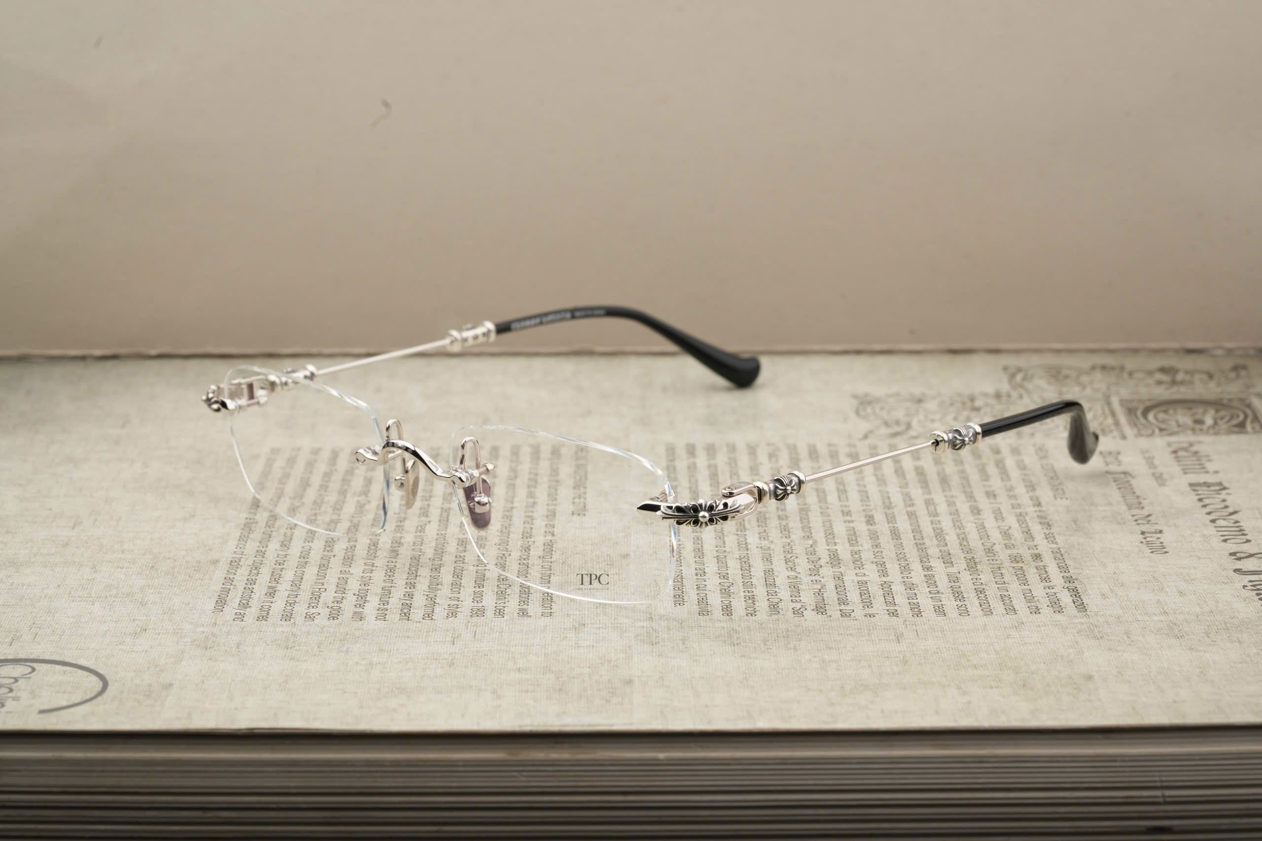 PILLS III - Shiny Silver/Black-Plastic